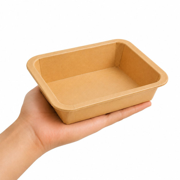 Barquette scellable gastronorme 1/8 en carton brun pelliculée CPET - 450 ml - 16 cm x 13 cm x 3,6 cm - en main