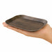 Plateau carton décor bois foncé laminé - 18,5 cm x 13,5 cm x 1,9 cm - en main