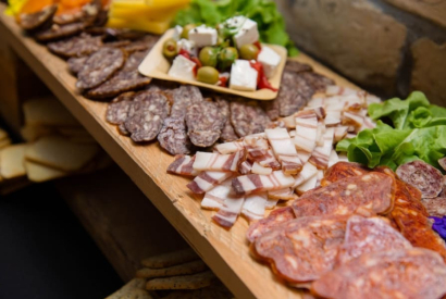 Créez une Déco Élégante et Gourmande pour votre Buffet Froid
